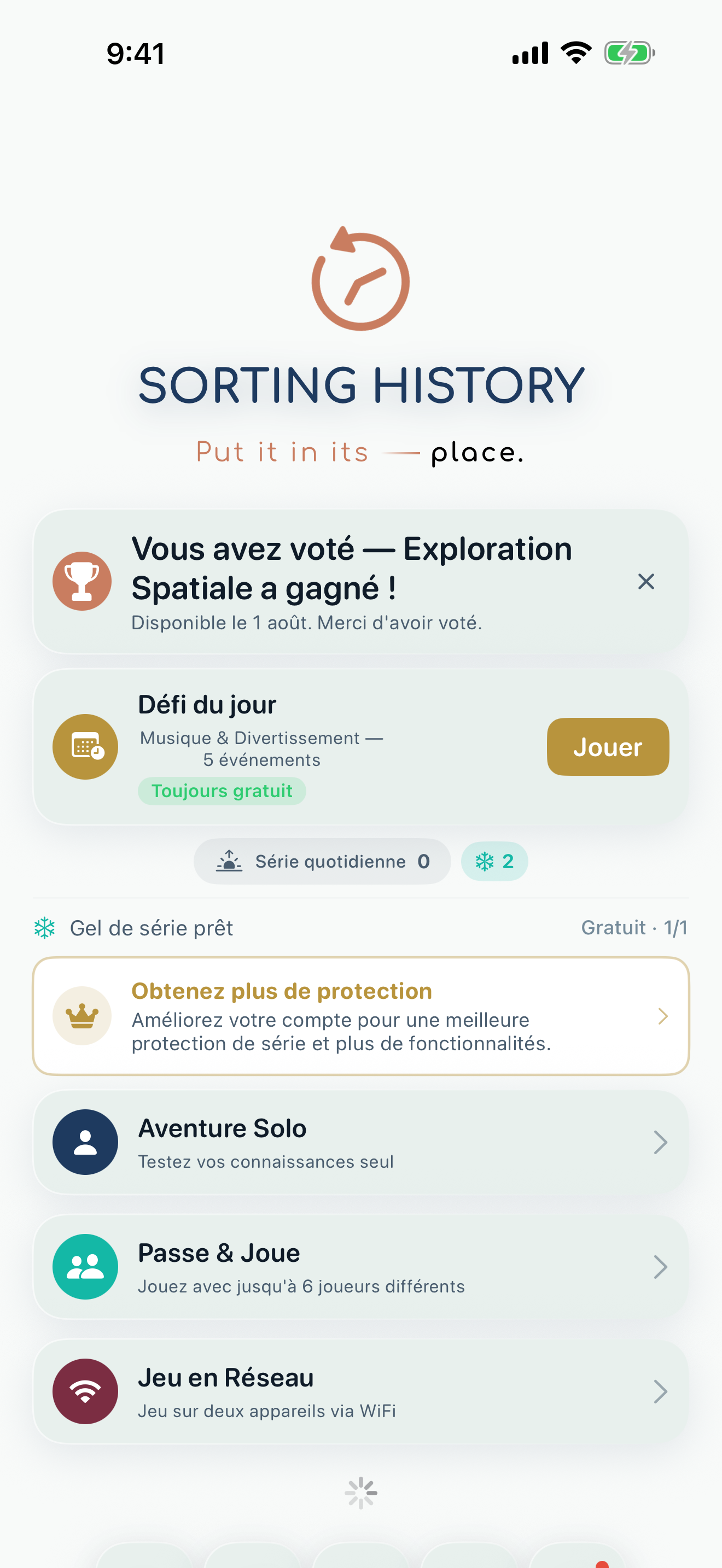 Menu principal de Sorting History avec le Défi du jour, l'aventure solo, Passer & Jouer et Jeu en Réseau